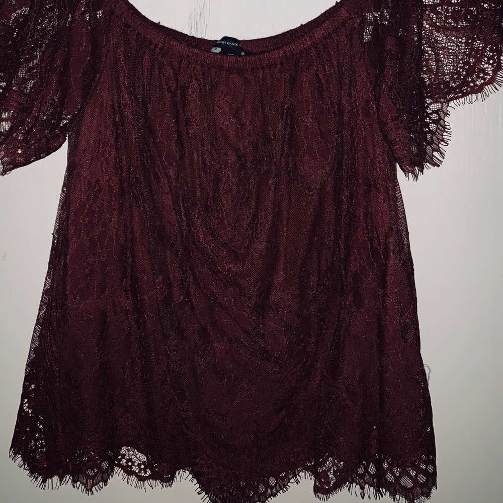 American Eagle Off the shoulder